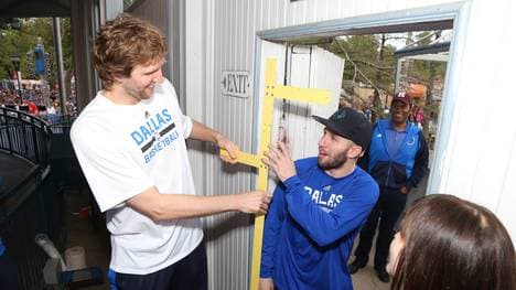 Dallas Mavericks Host Season Ticket Holders at Six Flags Over Texas