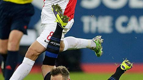 Paderborns Höhenflug ist mit der 0:3-Niederlage gegen den FC Augsburg erst einmal gestoppt. Der SCP zahlt in dem Spiel gegen die reiferen Augsburger Lehrgeld und verpasst den Sprung auf die Europapokalränge - trotz Überlegenheit in Sachen Ballbesitz und Torchancen