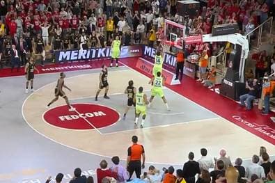 Knapper Sieg! Theis darf von Titel träumen