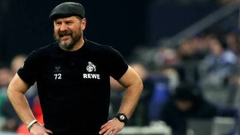 Coach Steffen Baumgart vom 1. FC Köln hat einem Fan seine Kult-Mütze geschenkt