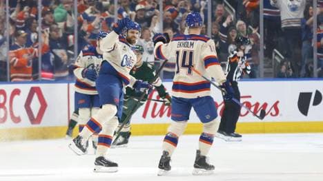 Leon Draisaitl (l.) steuerte vier Scorerpunkte bei
