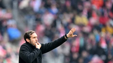 Schuster dirigiert an der Freiburger Seitenlinie