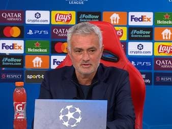 Gegen Napoli feiern José Mourinho und Benfica einen wichtigen Sieg. „The Special One“ erbeutet danach noch ein besonderes Souvenir von einem Ex-Schützling – eine Selbstverständlichkeit, wie er findet.