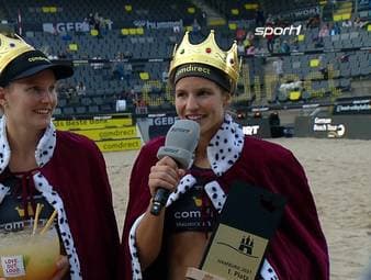 Chantal Laboureur und Sarah Schulz sind stolz auf den Sieg beim nationalen King of the Court und dürfen am Sonntag auch gegen die internationale Konkurrenz antreten - mit Krone und Siegestrunk geben sie ihr Interview bei SPORT1.