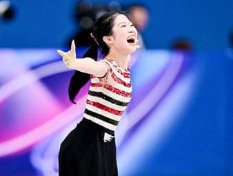 Japanerin winkt Gold in der Kür