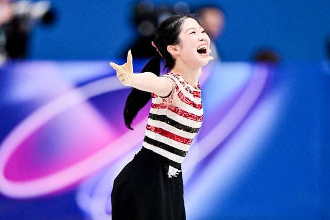 Japanerin winkt Gold in der Kür