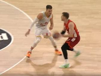 Die Basketballer des FC Bayern München treffen auf die der AS Monaco. Beim Aufeinandertreffen mit dem alten Bekannten Daniel Theis kann Andreas Obst für seine Mannschaft etwas zaubern.