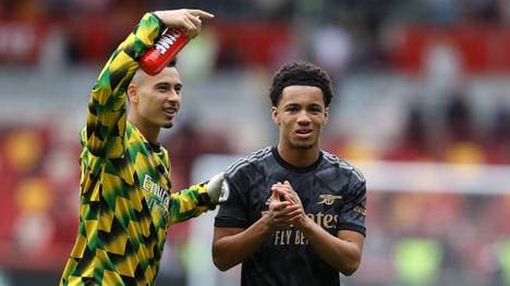 Ethan Nwaneri (r.) schreibt für Arsenal Geschichte