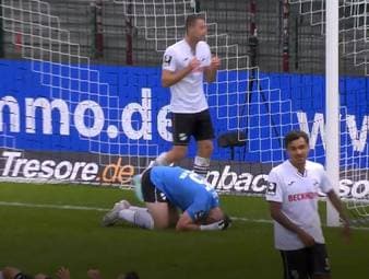 Verl-Keeper Luca Unbehaun verletzte sich nach einem Zusammenprall. Da der Sportclub bereits fünf Mal gewechselt hatte, musste Stürmer Hendrik Mittelstädt ins Tor und wurde zum tragischen Helden.