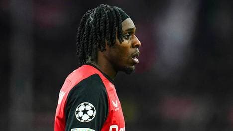 Wie steckt Bayer (im Bild: Jeremie Frimpong) im Heidenheim Leverkusen Tipp das Aus im DFB-Pokal weg?