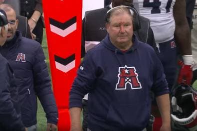 Blutiger Unfall: Coach an Seitenlinie umgehauen