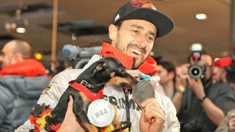 Dennis Endras gewann Olympia-Silber mit dem DEB-Team