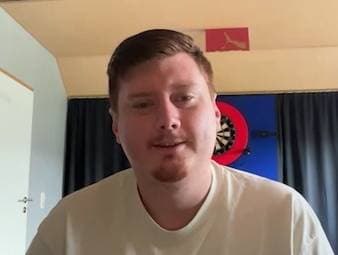 Niko Springer wird zum zweiten Mal im Ally Pally Pfeile werfen. Jüngst wurde der "Meenzer Bub" von einem älteren Herren im Supermarkt angesprochen - und verwechselt. 