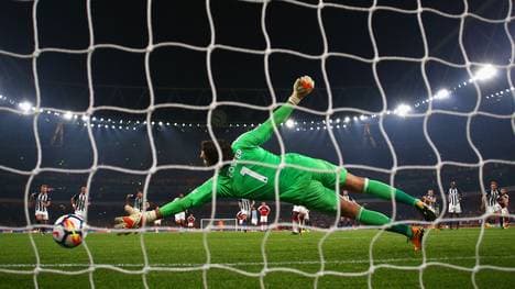 Der FC Arsenal gewinnt bei der Rückkehr von Mesut Özil gegen West Bromwich Albion mit 2:0.