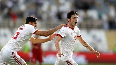 Sardar Azmoun (r.) erzielte beide Tore bei Irans Sieg gegen Vietnam