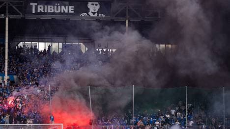 Anhänger von Waldhof Mannheim sorgten für schwere Ausschreitungen beim Playoff-Spiel ggen Uerdingen