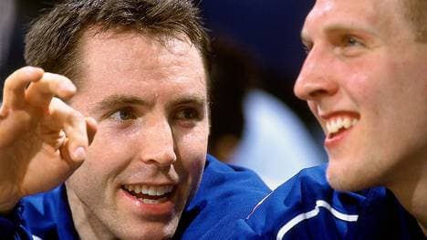Steve Nash (l.) spielte sechs Jahre lang zusammen mit Dirk Nowitzki
