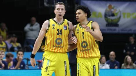 Justin Bean (l.) trifft entscheidend