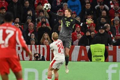 Einzelkritik: Neuer mit einer Aktion für die Galerie