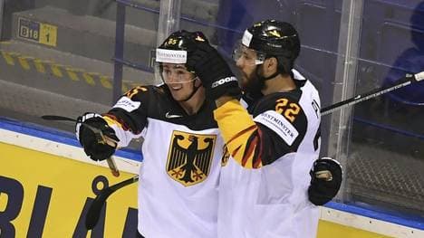 Matthias Plachta (r.) erzielte gegen Lettland das 2:0