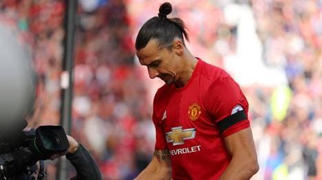 Manchester United v Stoke City - Premier League