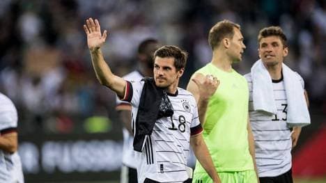 Jonas Hofmann (li.) hat sich verlobt