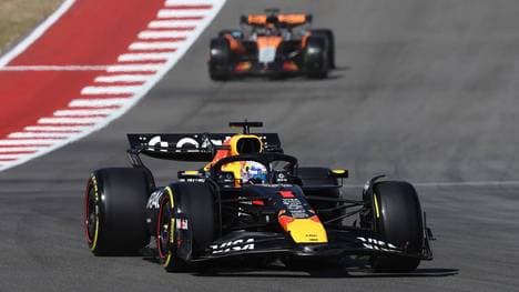 Max Verstappen lässt derzeit die McLaren hinter sich