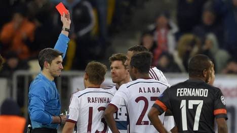Xabi Alonso sah 2015 gegen Donezk Rot
