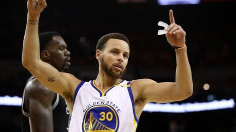 San Antonio Spurs v Golden State Warriors - Game Two
