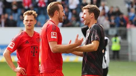Harry Kane (MItte) und Thomas Müller (rechts) spielten bis Sommer zusammen für den FC Bayern