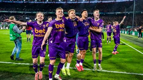 Die Go Ahead Eagles feiern den ersten Pokalsieg