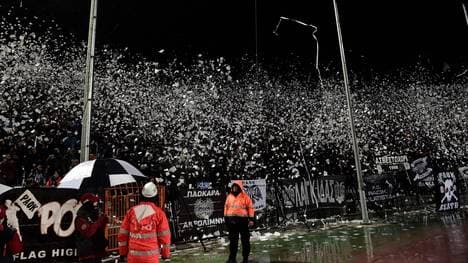 Die Anhänger des griechischen Vereins PAOK Saloniki sorgen immer wieder für Aufregung