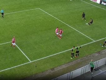 Auch ohne seinen verletzten Ausnahmespieler Max Kruse zieht Fußball-Zweitligist SC Paderborn souverän in die zweite Runde des DFB-Pokals ein.