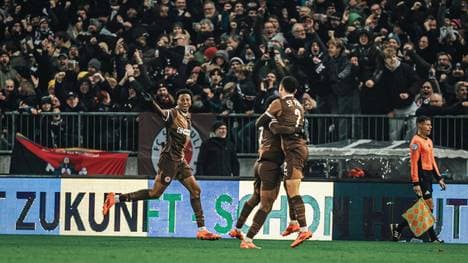 St. Pauli jubelt endlich wieder zu Hause