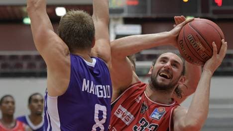 Marco Völler (r.) verlängert seinen Vertrag um zwei Jahre