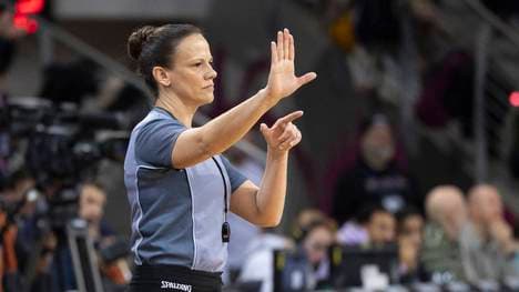 Anne Panther ist die einzige deutsche Schiedsrichterin, die auch internationale Spiele leiten darf