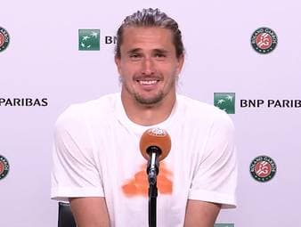 Alexander Zverev weicht seiner Favoritenrolle bei den French Open erneut aus. Die Geschehnisse auf Social Media während eines Grand Slams bekommt der Hamburger dabei bewusst nicht mit.