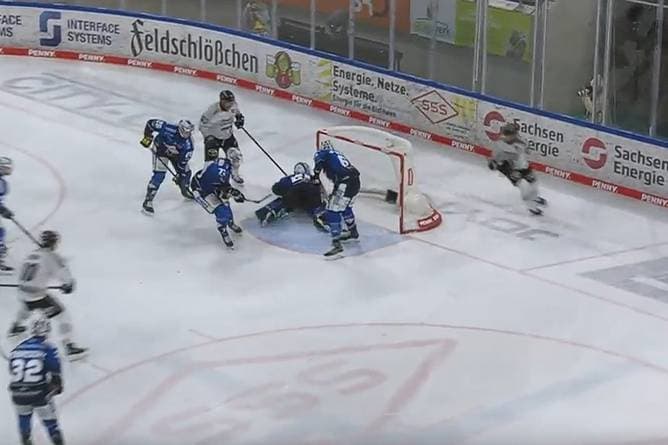 Haie überrollen Gegner: Fünf Tore in 25 Minuten