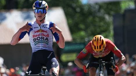 Maxim Van Gils feiert den Etappensieg