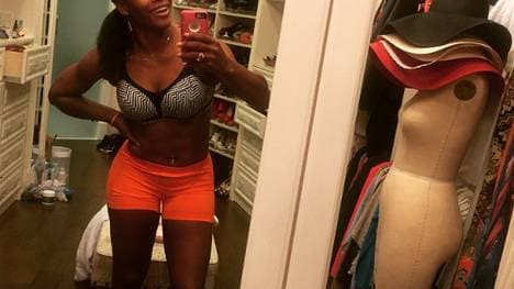 Serena Williams präsentiert ihre neue Unterwäsche - und ihren riesenhaften, begehbaren Kleiderschrank.