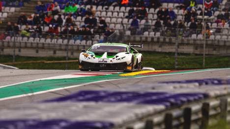 ADAC GT Masters auf dem Red Bull Ring: Der Bolide vom Team GRT Grasser Racing mit Albert Costa Balboa und Franck Perera