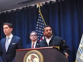 FBI-Direktor Kash Patel bestätigt den riesigen Wettskandal, der sich in der NBA offenbart. Ein prominenter Coach und ein Spieler sind verhaftet und gefeuert - die Vorwürfe wiegen schwer.