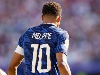 Eine Senatorin aus Paraguay beleidigt Kylian Mbappé übel. Frankreichs Co-Trainer Guy Stéphan verurteilt die Aussagen aufs Schärfste.