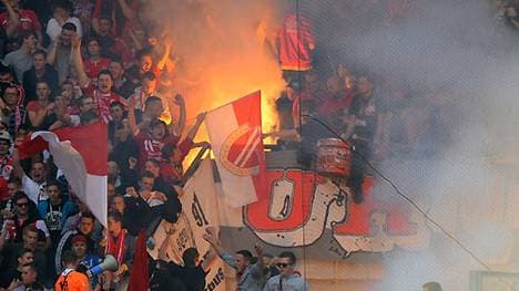 Die Fans von Energie Cottbus fielen schon mehrmals durch den Einsatz von Pyrotechnik auf