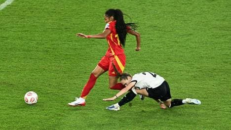 Aktion mit Folgen: Sophia Kleinherne (r.)