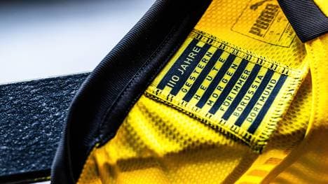 Das neue BVB-Trikot besticht durch einen besonderen Schriftzug am Kragen