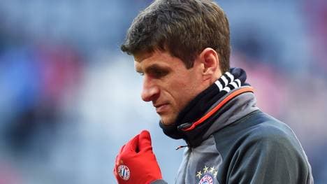 Thomas Müller sitzt zunächst nur auf der Bank