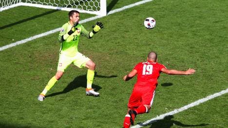 Lukasz Fabianski konnte den Kopfball von Eren Derdiyok parieren