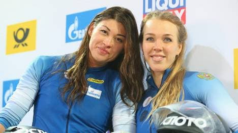 Nadeschda Sergejewa (links) mit ihrer Anschieberin Anastasia Kotscherschowa