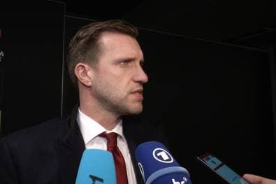 Stotterstart? Krösche fordert Geduld bei Eintracht-Neuzugang